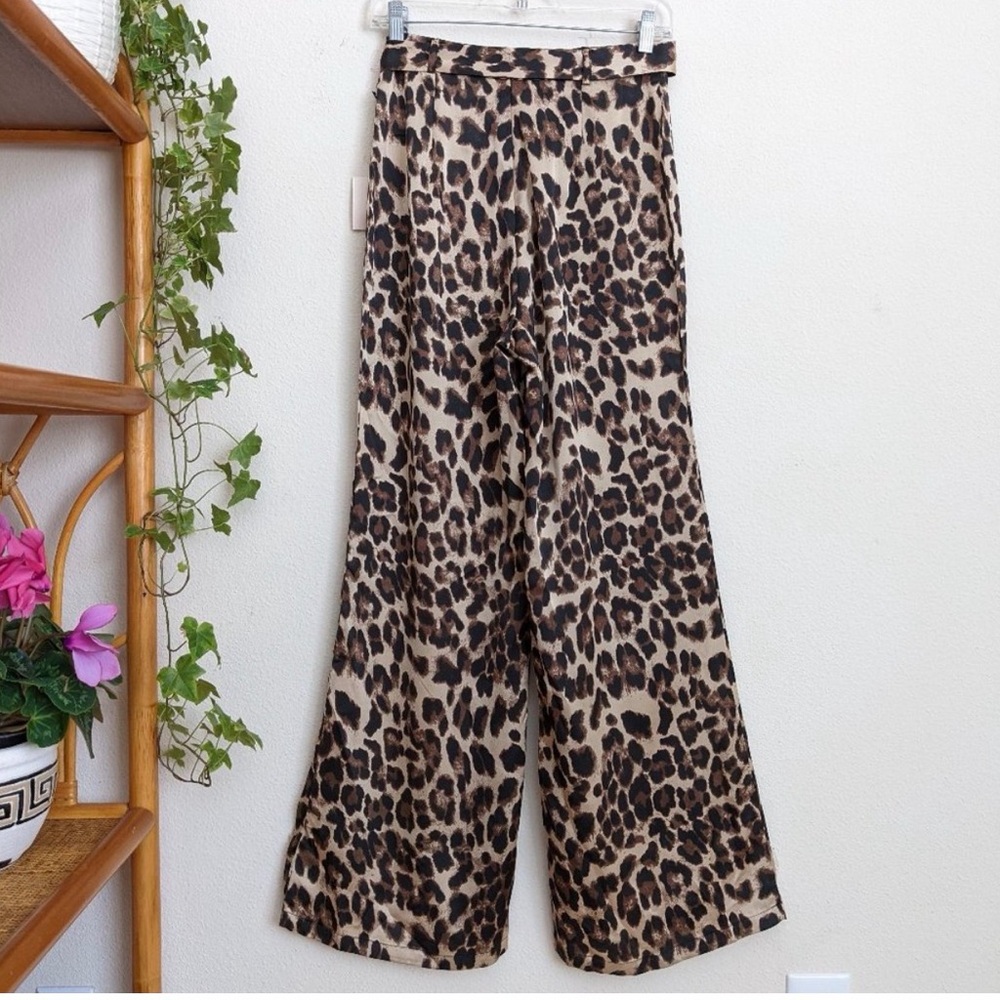 NWT superdown Leopard Print Wide Leg Pants silky and long small - Picture 3 of 4